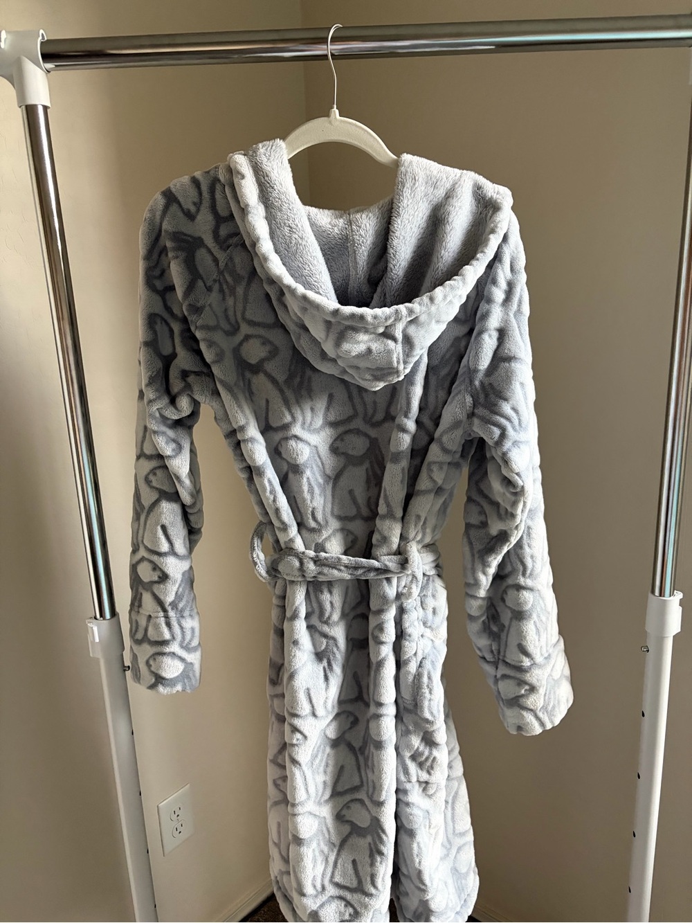 Vera Bradley Polar Bear Plush Hooded Women's Robe Coat in Light Gray